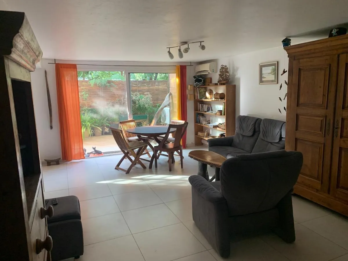 Appartement Cosy, Calme Et Tres Bien Place A Ouakam Dakar Apartment